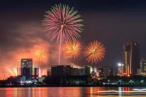 2026年7月11日晚，葡萄牙烟花队在岘港国际烟花节（DIFF 2026）决赛夜进行表演。葡萄牙队最终夺得2026年赛季冠军。