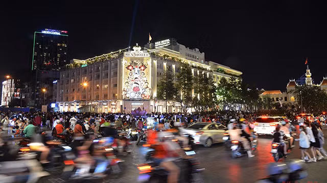 河内与胡志明市欢度特别的圣诞节 ảnh 3