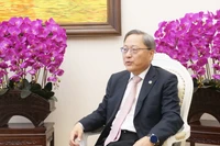 中国察哈尔学会秘书长张建国大使。