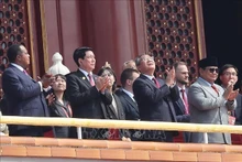 越南国家主席梁强率越南高级代表团出席了纪念活动。图片来源：越通社