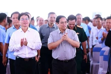 图为越南政府总理范明正在“500个日夜竞赛完成3000公里高速公路”动员大会上发言。图片来源：越通社