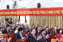 国会主席陈青敏与各位代表出席决议公布仪式。（图片来源：越通社）