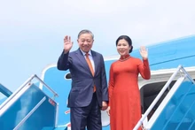 越共中央总书记苏林和夫人吴芳璃启程赴芬兰共和国进行正式访问