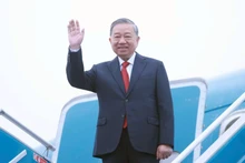 2月5日，越共中央总书记苏林率越南高级代表团离开首都河内，启程对老挝人民民主共和国进行国事访问。（图片来源：越通社）