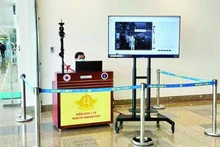 越南卫生部建议各地卫生部门在口岸加强监测，及时发现疑似感染尼帕病毒病例。（图片来源：维俊 摄）