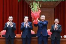 苏林同志当选为越共中央第十四届中央委员会总书记。