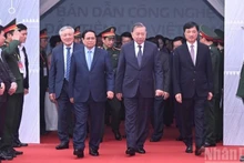 苏林总书记、范明正总理等党、国家领导人出席越南军队电信工业集团的高科技半导体芯片制造厂项目奠基仪式。