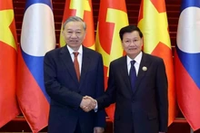 越共中央总书记苏林与老挝人民革命党中央总书记、国家主席通伦·西苏里共同主持越南共产党与老挝人民革命党高级别会晤。图片来源：越通社