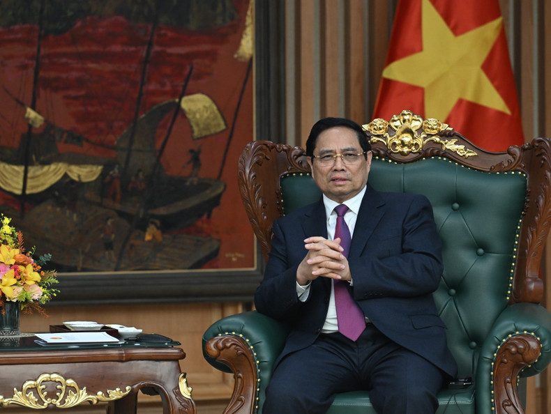 范明正总理在会上发表讲话。