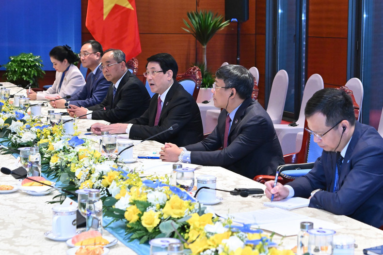 梁强主席以及越南代表出席会见。 梁强主席以及越南代表出席会见。