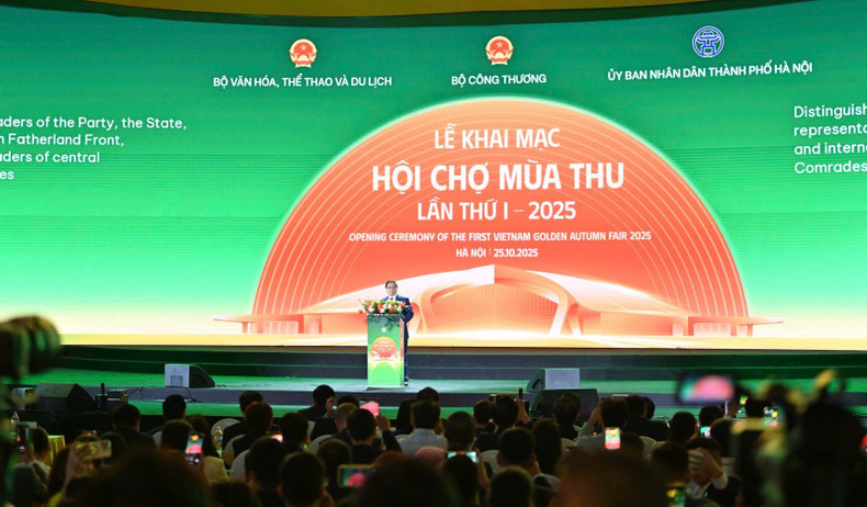 范明正总理在会上发表讲话。(图片来源:moit.gov.vn) z7155183691048-f648573d8226b52ca6216de52b4765f3-31872.jpg
