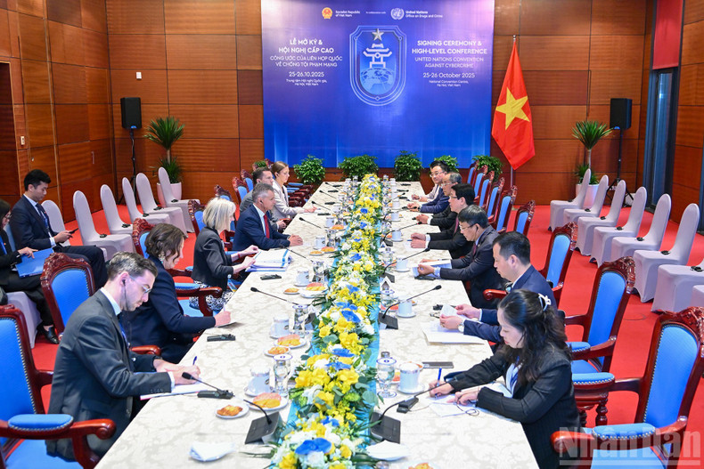 梁强主席会见澳大利亚外交与贸易部长马特· 悉苏伟代表团。 梁强主席会见澳大利亚外交与贸易部长马特· 悉苏伟代表团。