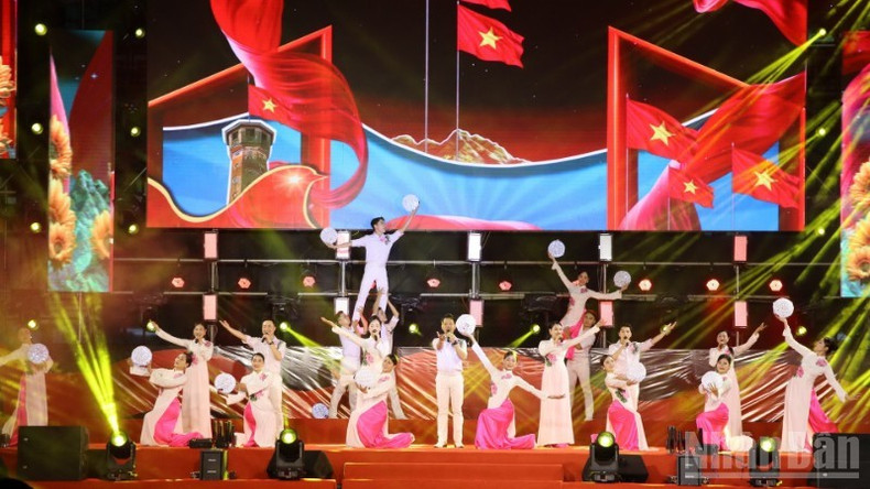 同奈省人民委员会举办特别文艺晚会。 image-13.jpg