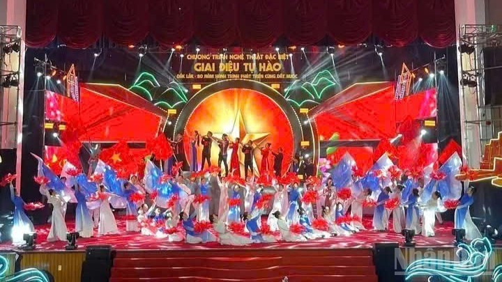 《自豪的旋律》艺术晚会在得乐省西区举行。 image-14.jpg