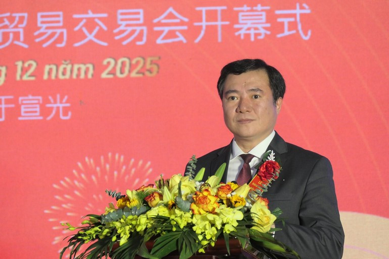 工贸部副部长阮生日新在开幕式上发表讲话。