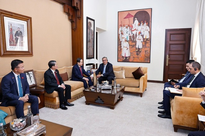越南国会主席陈青敏会见摩洛哥首相阿赫努什。 vna-potal-chu-tich-quoc-hoi-tran-thanh-man-hoi-kien-thu-tuong-maroc-8171508.jpg