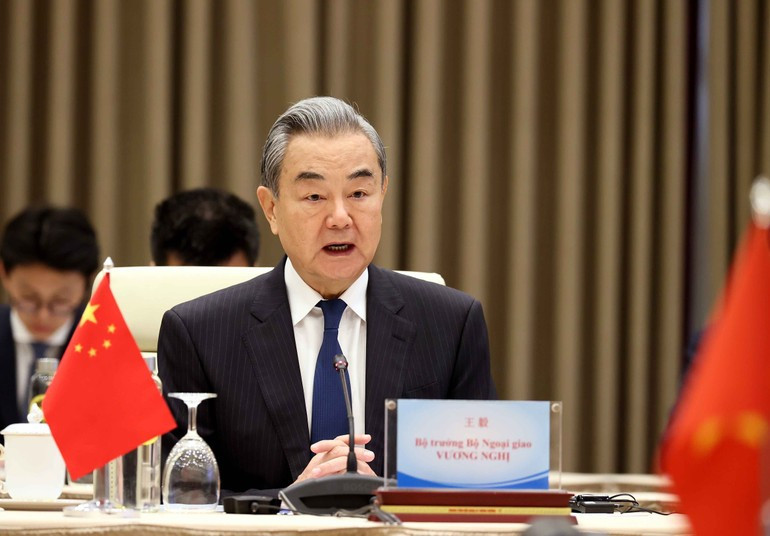 中国外交部部长王毅在会上发表讲话。