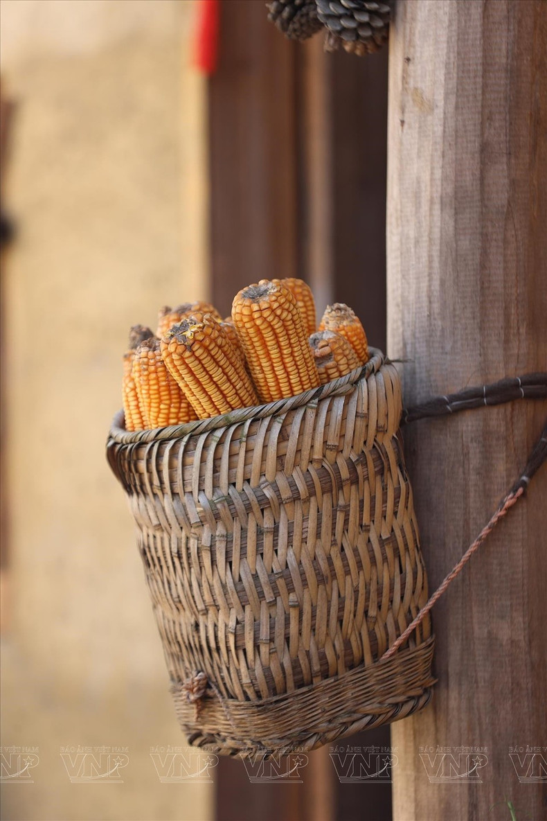倮倮寨向游客展示倮倮族的农耕文化。