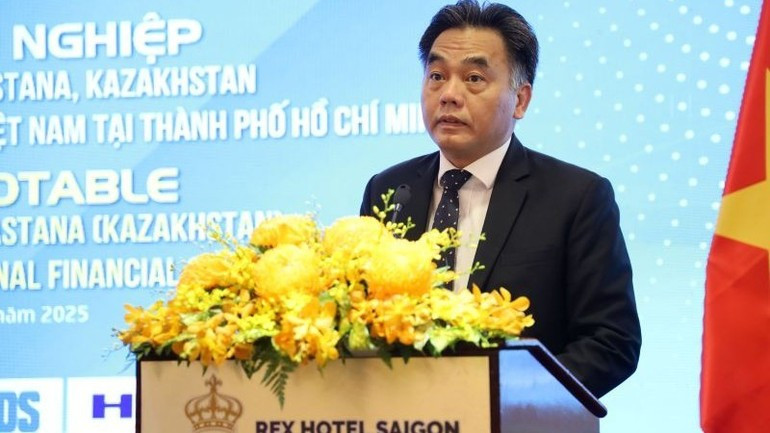 胡志明市人民委员会副主席阮禄河在会上发表讲话。 h1-ban-tron-nguyen-loc-ha.jpg