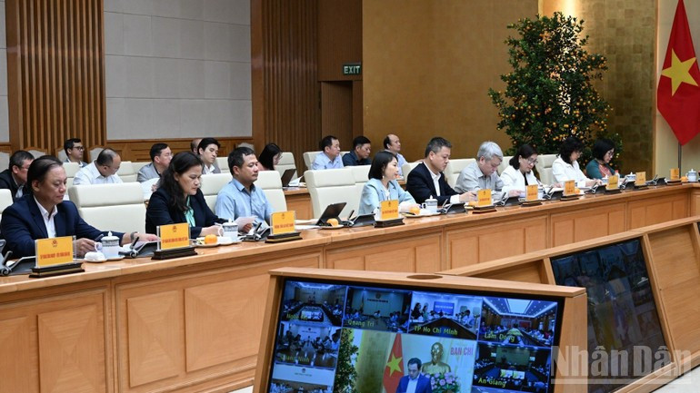 各位代表出席会议。