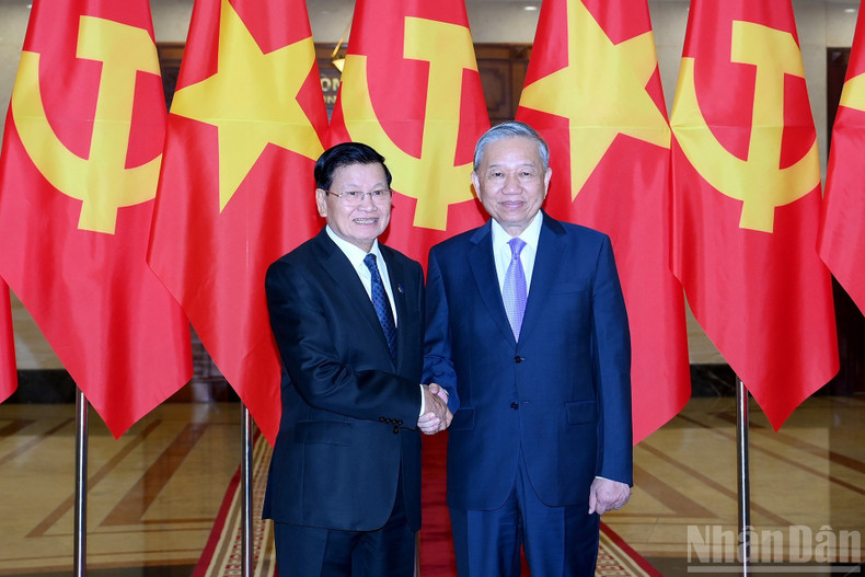 苏林总书记与老挝人民革命党中央总书记、国家主席通伦·西苏里。 苏林总书记与老挝人民革命党中央总书记、国家主席通伦·西苏里。