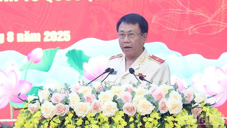 宣光省公安厅厅长阮德顺少将在典礼上致开幕词。 image-1-1.jpg