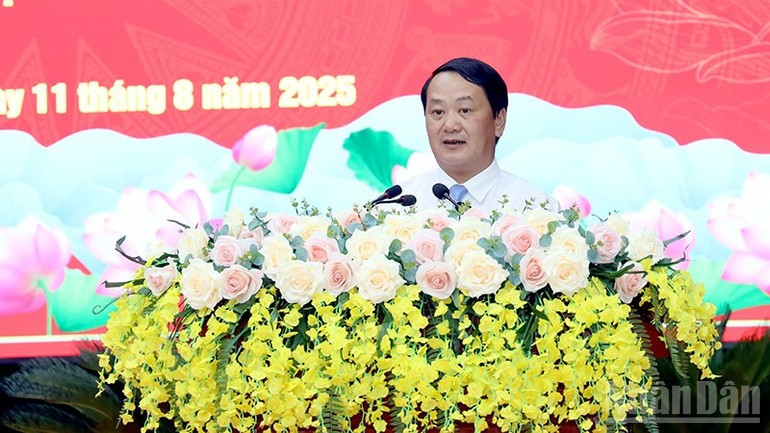 越共中央委员、宣光省省委书记侯阿令在典礼上发表讲话。 image-2-863.jpg