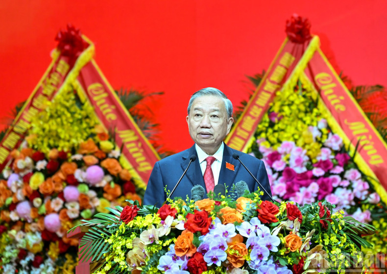 苏林总书记在大会上发表指导性讲话。