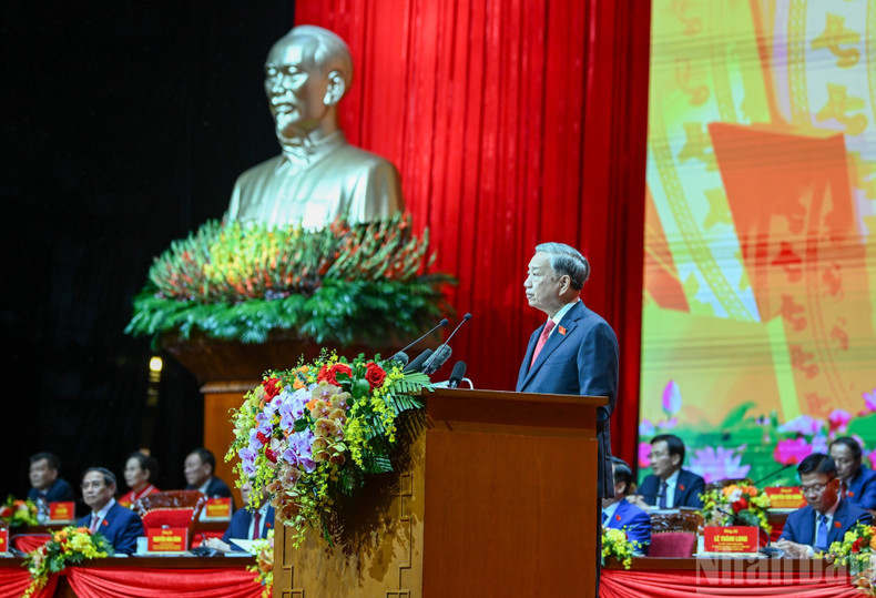 苏林总书记在大会上发表指导性讲话。