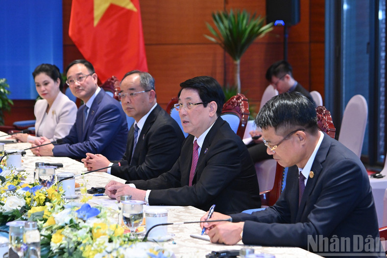 梁强主席以及越南代表出席会见。 梁强主席以及越南代表出席会见。