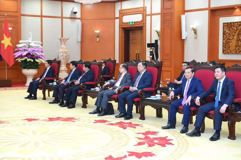越南代表出席会见。 越南代表出席会见。