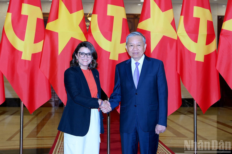 苏林秘书长与厄瓜多尔副总统。 苏林秘书长与厄瓜多尔副总统。