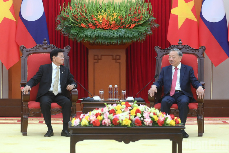 越共中央总书记苏林与老挝人民革命党中央总书记、国家主席通伦·西苏里。 越共中央总书记苏林与老挝人民革命党中央总书记、国家主席通伦·西苏里。