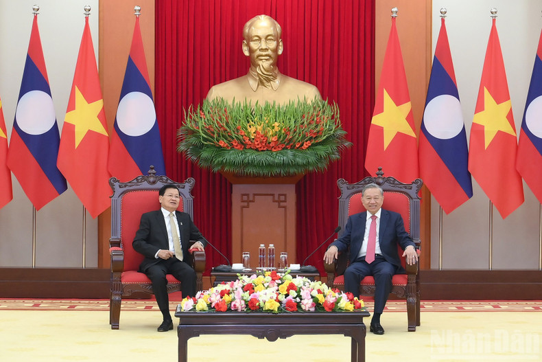 越共中央总书记苏林与老挝人民革命党中央总书记、国家主席通伦·西苏里。 越共中央总书记苏林与老挝人民革命党中央总书记、国家主席通伦·西苏里。