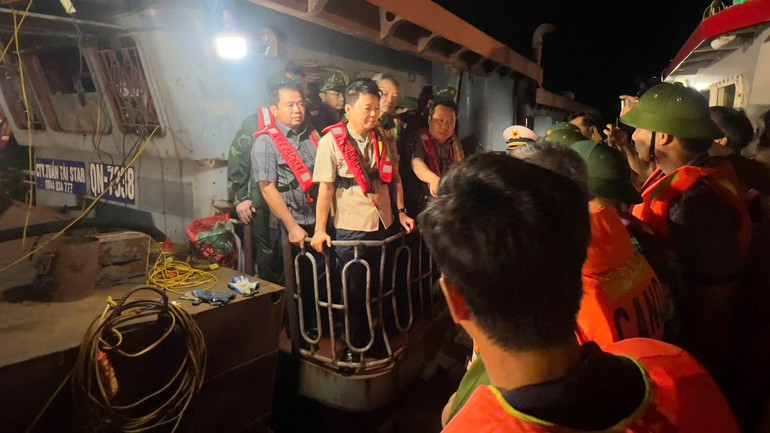 陈红河副总理来到现场指导救援工作。 陈红河副总理来到现场指导救援工作。