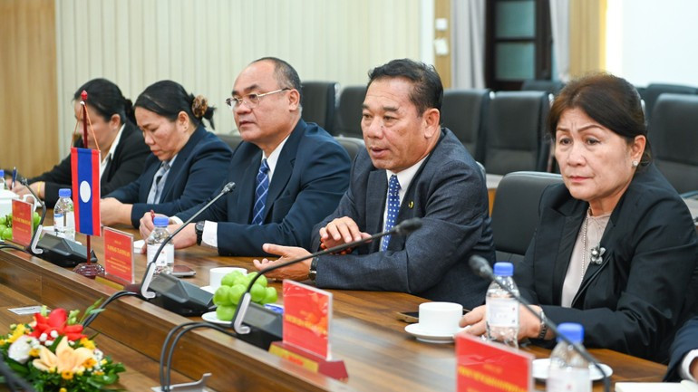 老挝《人民报》社代表团。 老挝《人民报》社代表团。