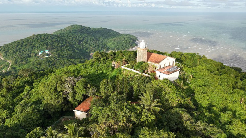 从高处俯瞰金瓯省薯岛群岛的美景。