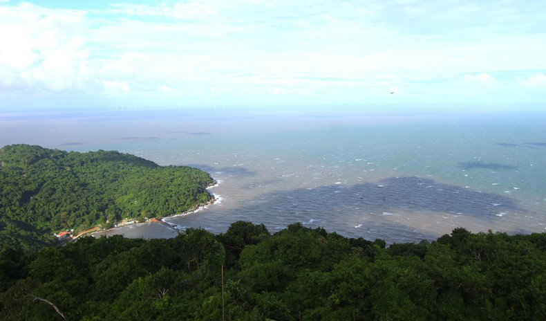 薯岛群岛位于金瓯角东南方向，距离陆地约12海里，总面积约4平方公里，最高点海拔318米。