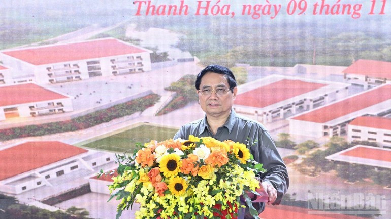 范明正总理在仪式上发表讲话。