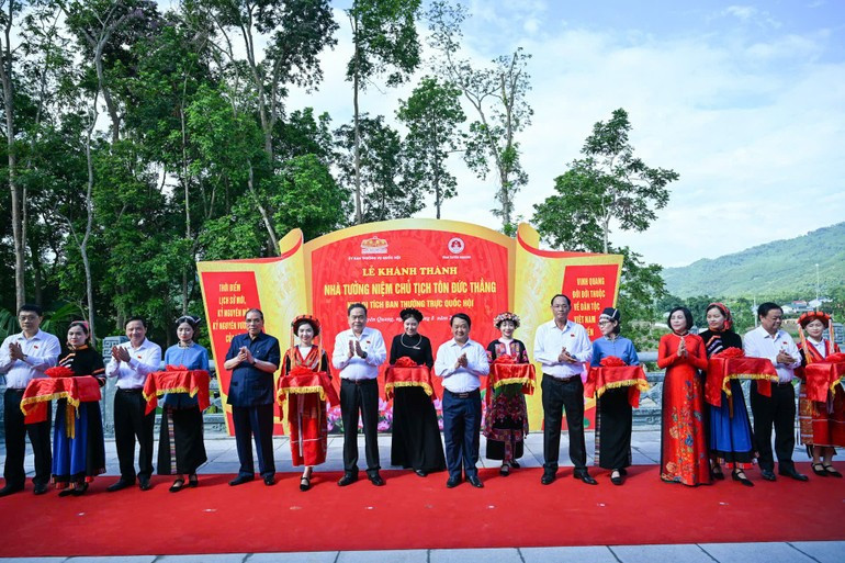 孙德胜主席纪念馆落成剪彩仪式。 image-5.jpg