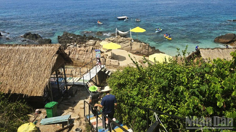 嘉莱省设计"上山下海"旅游产品来吸引游客。 嘉莱省设计"上山下海"旅游产品来吸引游客。