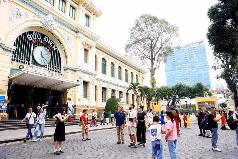 胡志明市推动数字化转型，提升游客体验。