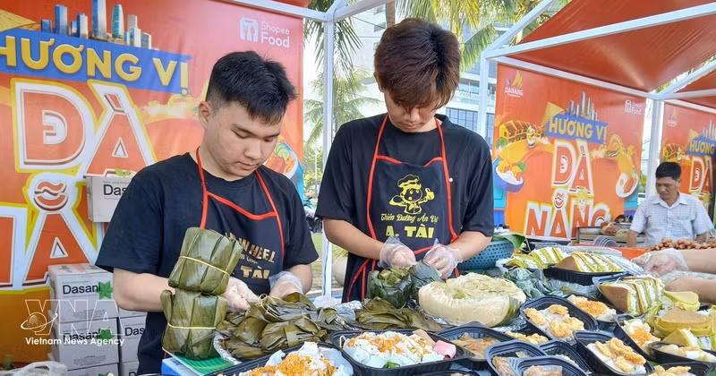 岘港市特色美食。（图片来源：越通社）