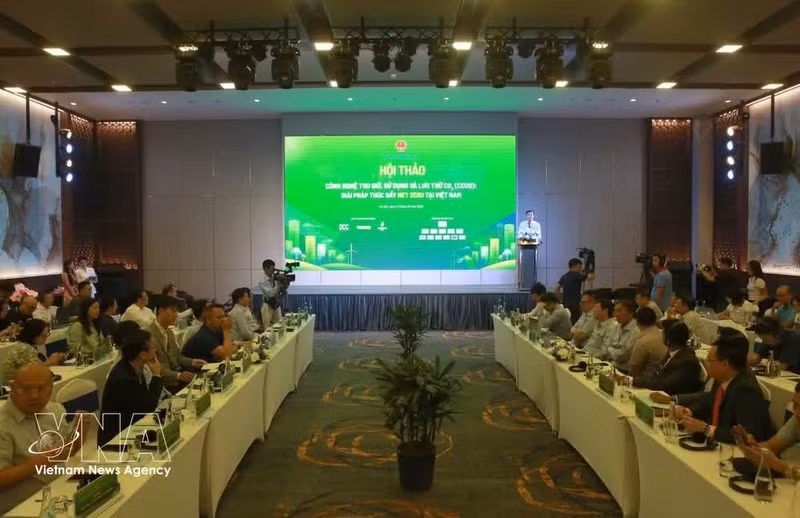 “二氧化碳捕集、利用与封存技术：推动越南实现净零排放的解决方案”研讨会。（图片来源：越通社）