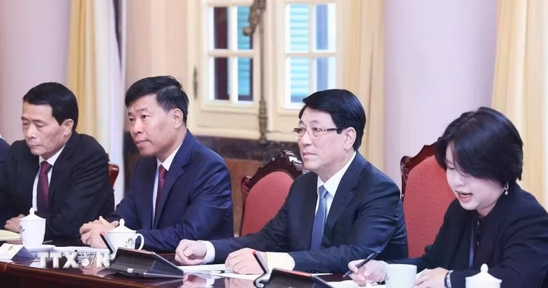 越南国家主席梁强会见欧盟各成员国驻越南大使。（图片来源：越通社）