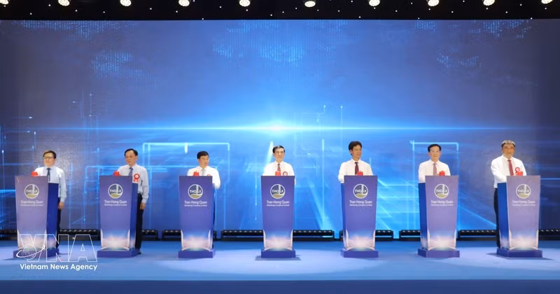 越共中央政治局委员、政府副总理、国防部长潘文江大将出席发布仪式。 （图片来源：越通社）