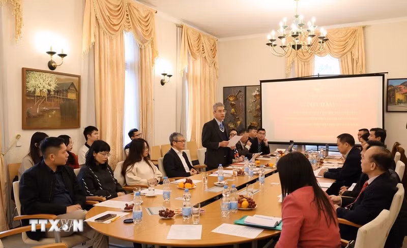 座谈会现场。（图片来源：越通社）
