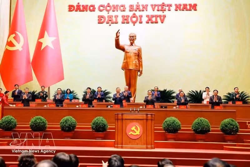 越共十四大筹备会议主席团。（图片来源：越通社）