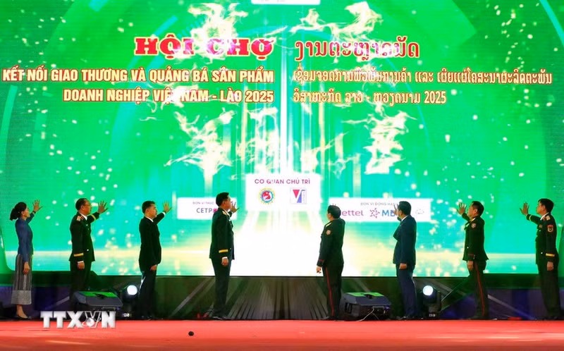 2025年越南—老挝企业贸易对接与产品展销会于11月20日上午在万象举行。