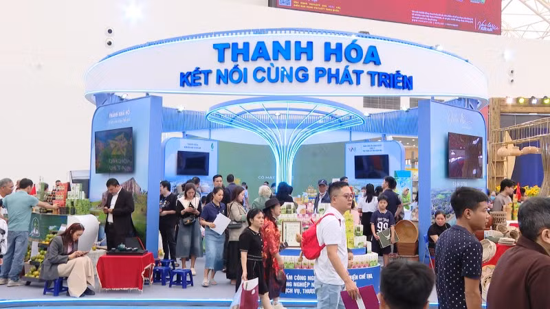 清化省展位吸引参观者的眼球。